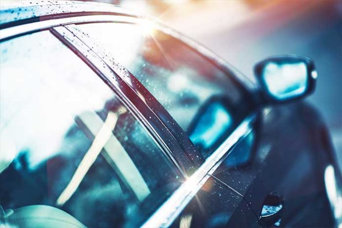 laver les vitres de voiture