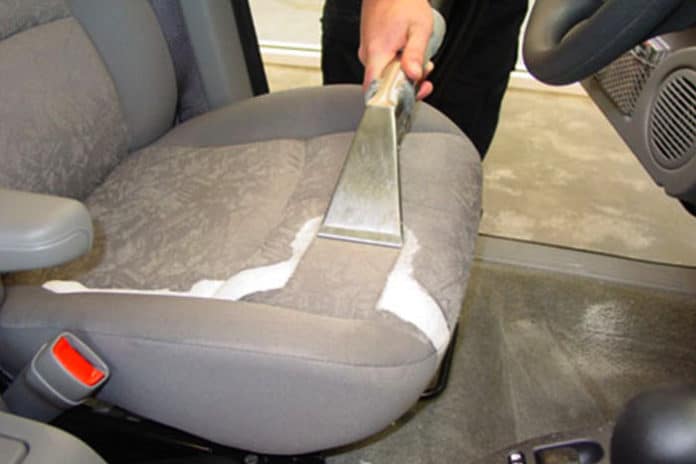comment nettoyer en profondeur sièges voiture tissu