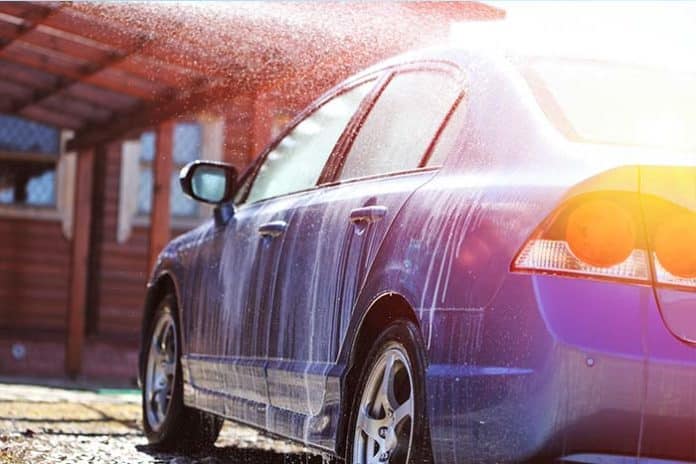 pourquoi rincer voiture lavage detailing