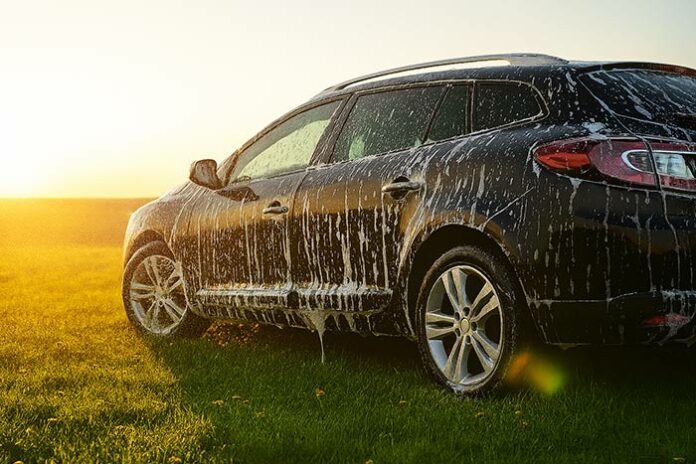 bien laver voiture sous soleil detailing