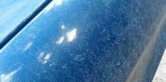 eliminer traces d'eau sur peinture voiture