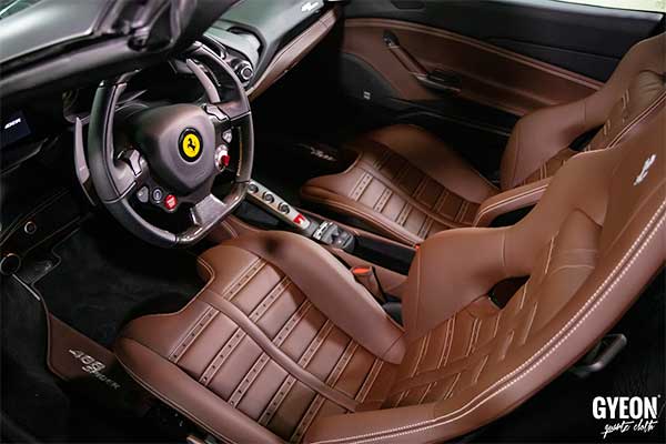 nettoyer sieges cuir ferrari 488