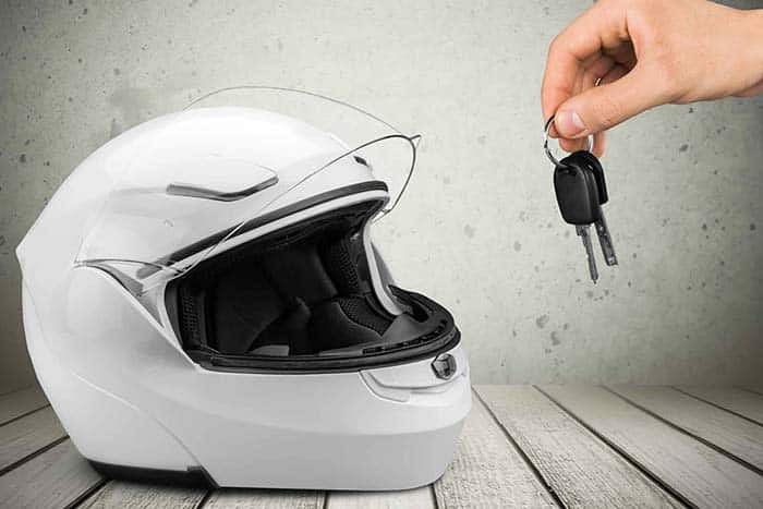 Comment Bien Nettoyer un Casque de Moto : intérieur + extérieur