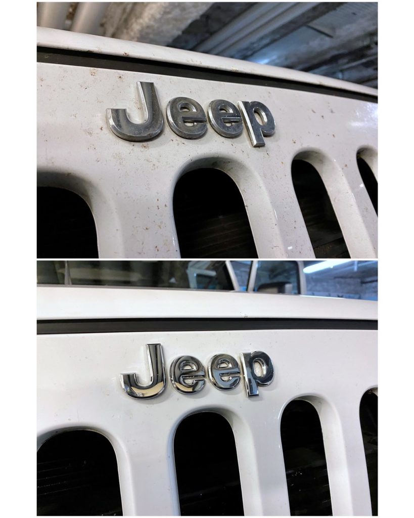 Calandre de Jeep avant et après nettoyage