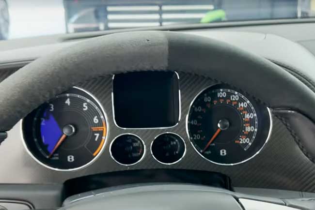 avant apres nettoyage volant alcantara