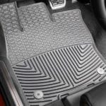 nettoyer restaurer tapis sol caoutchouc voiture