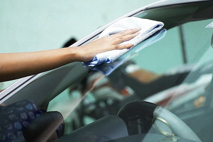 astuce bien nettoyer vitre voiture