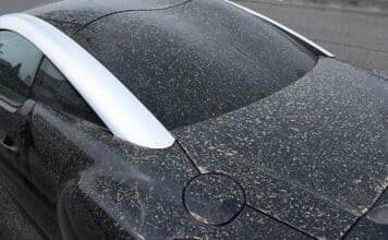 nettoyer sable du Sahara sur voiture