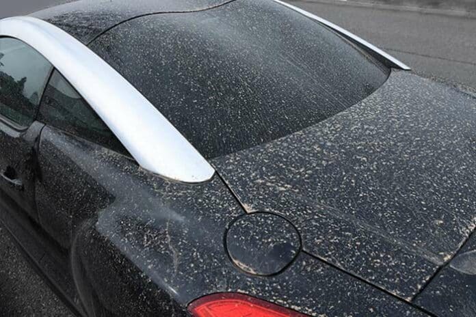 nettoyer sable du Sahara sur voiture